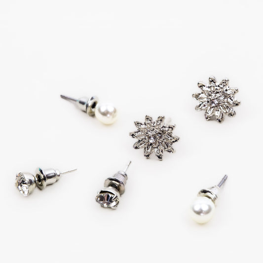 Set cercei mici cu perle și forme de floare, 3 perechi - Argintiu