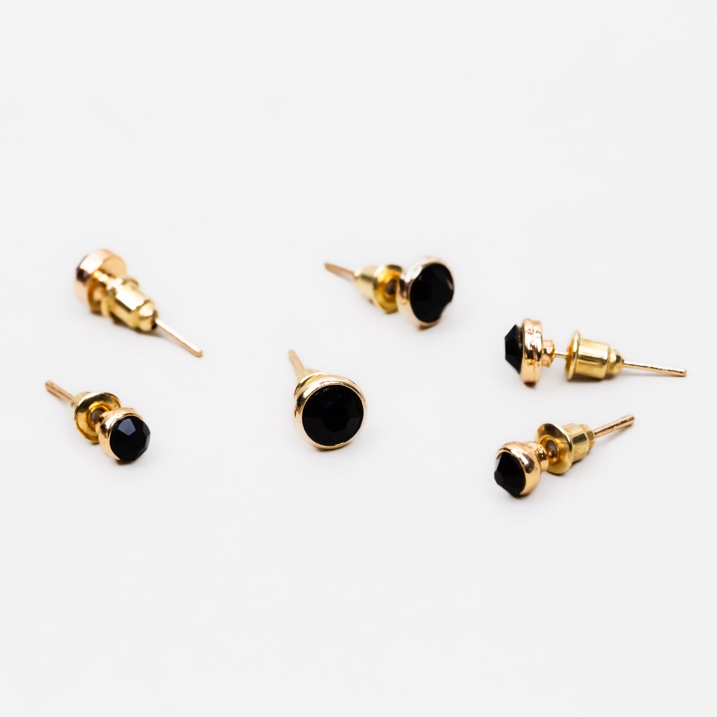 Set cercei mici cu pietre rotunde delicate, 3 perechi - Auriu, Negru