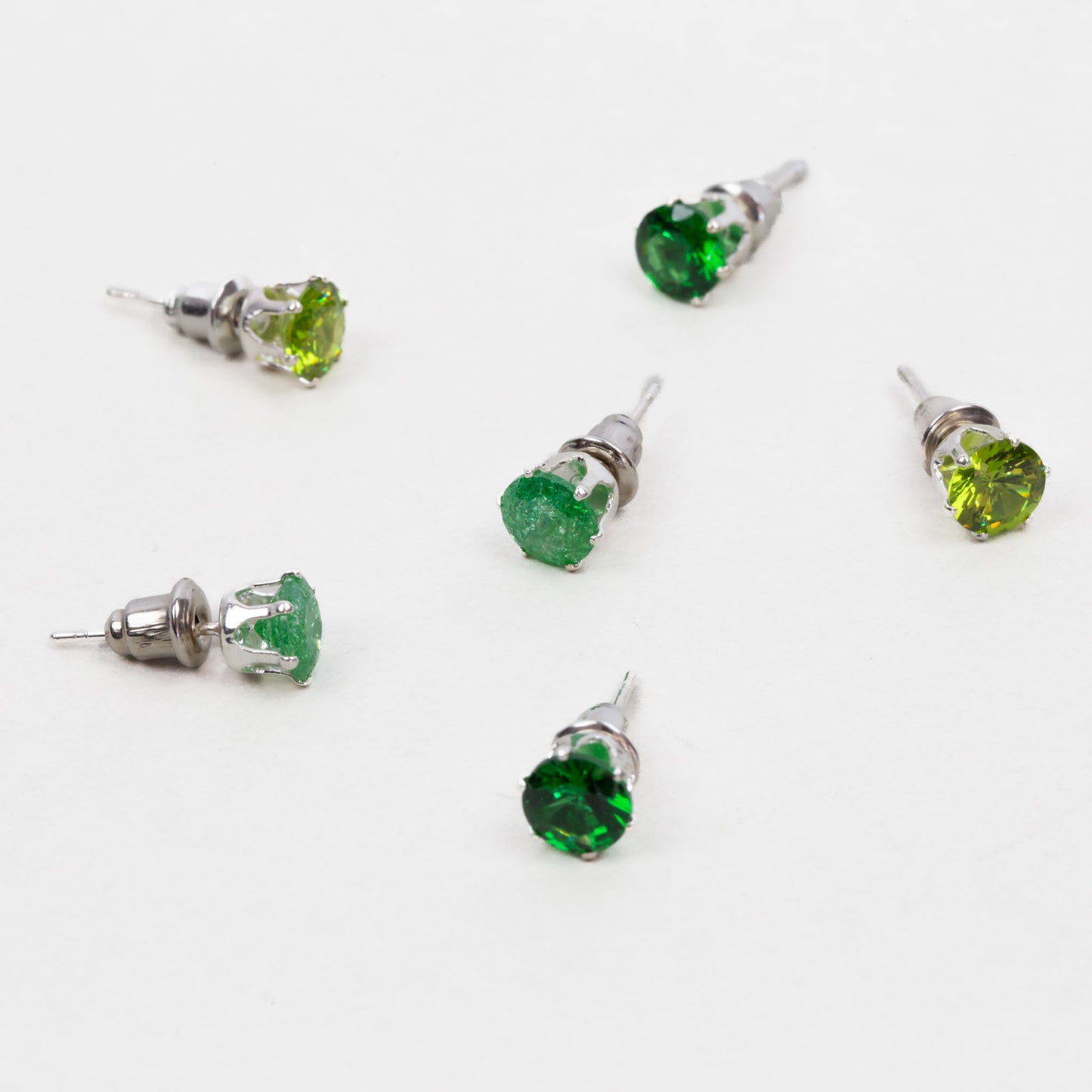 Set cercei mici cu pietre rotunde în nuanțe, 3 perechi - Verde