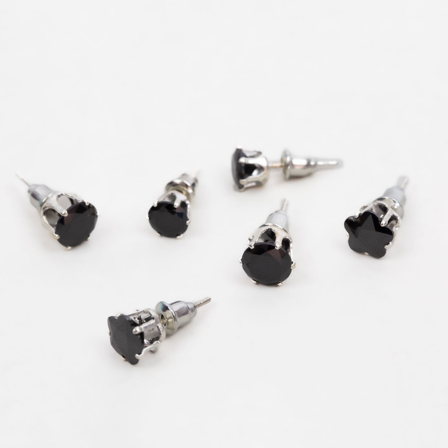 Set cercei mici cu pietre rotunde și forma de floare, 3 perechi - Negru