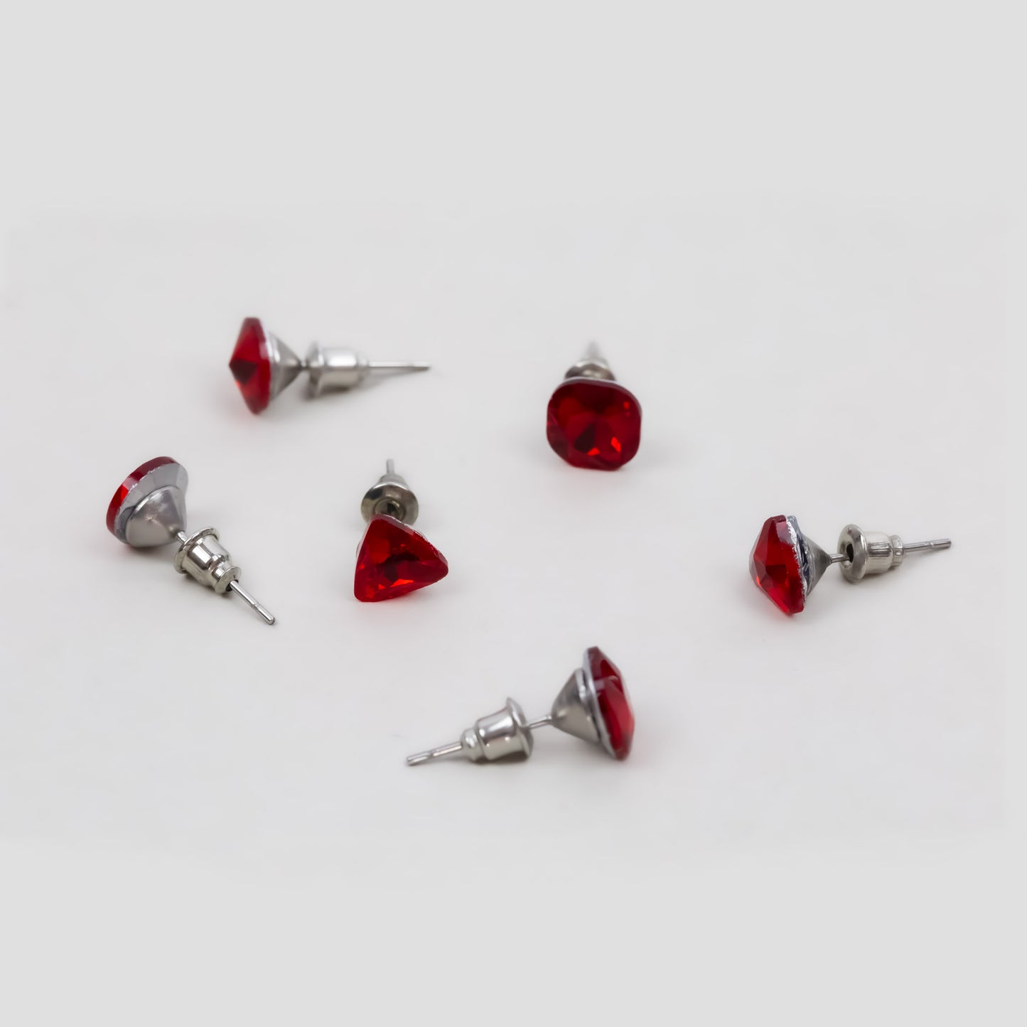 Set cercei mici cu pietre și forme geometrice, 3 perechi - Roșu