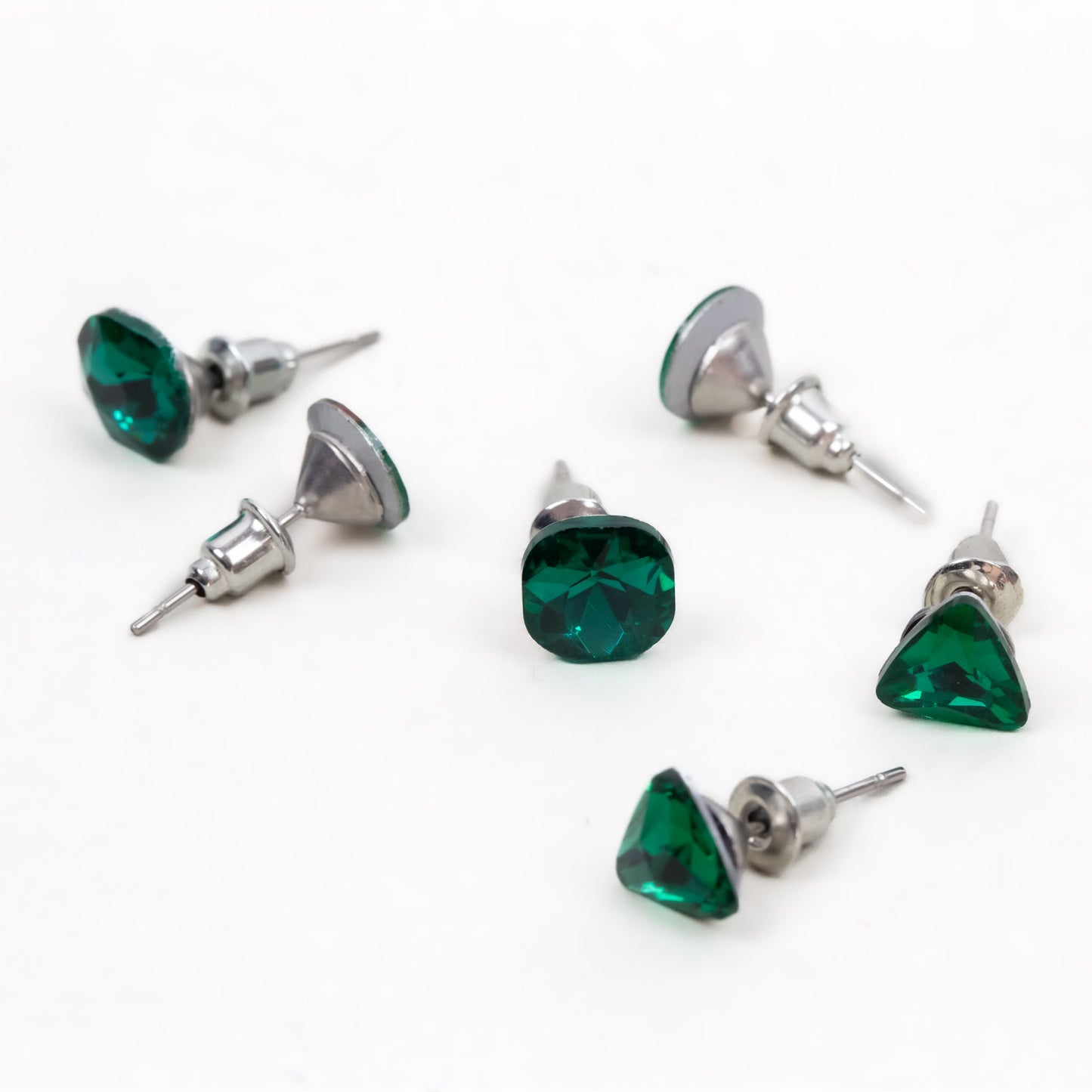 Set cercei mici cu pietre și forme geometrice, 3 perechi - Verde