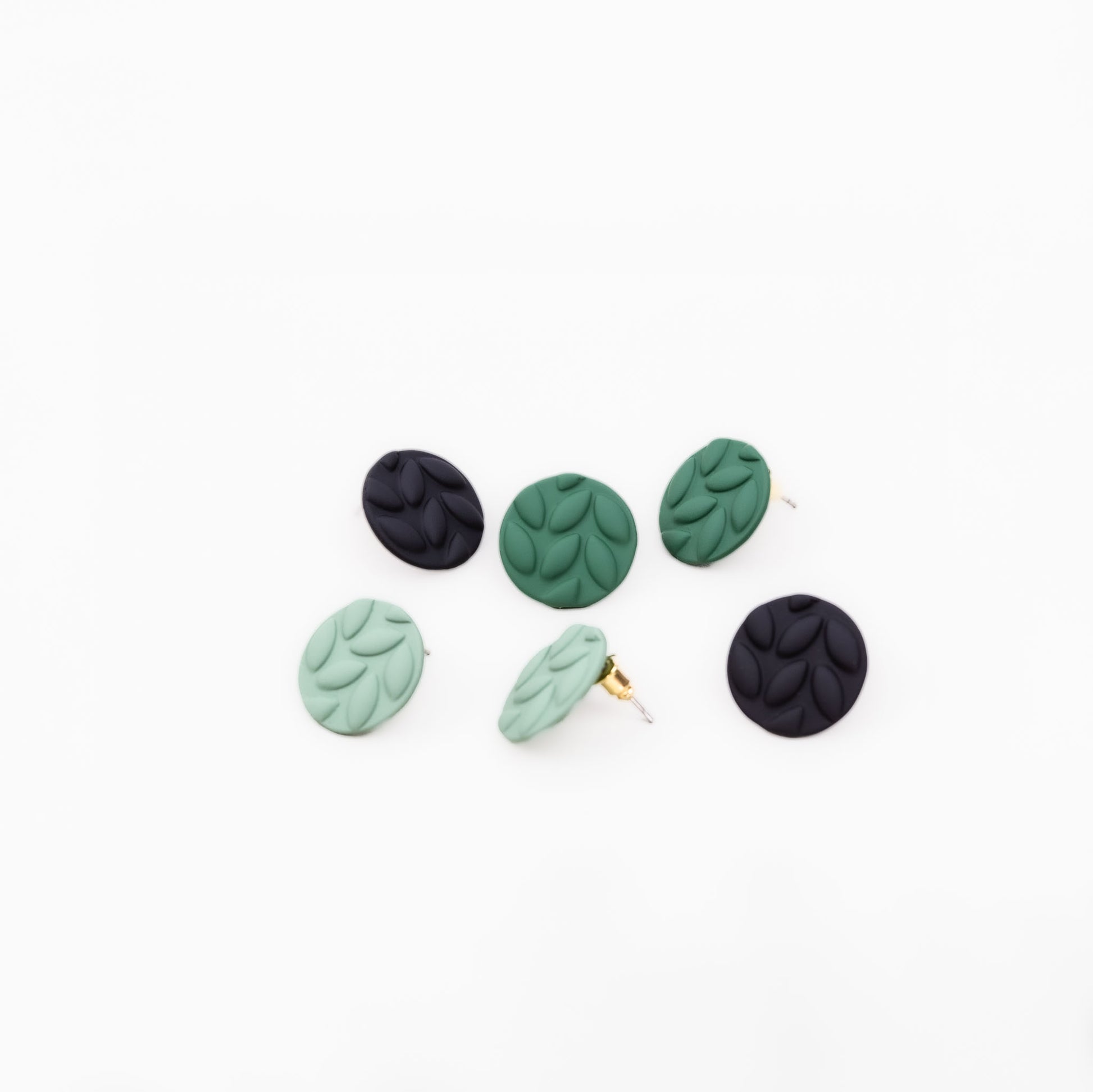 Set cercei mici în formă de bănuț cu textură de silicon, 3 perechi - Verde Mix