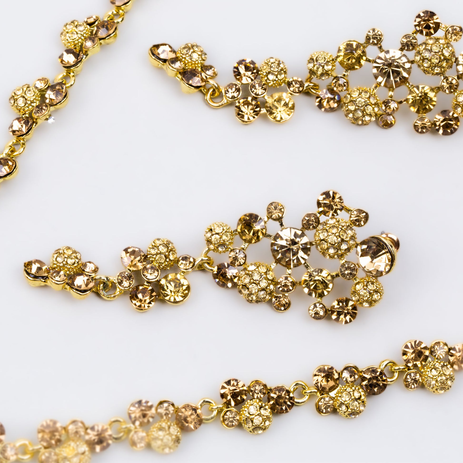 Set colier și cercei cu forme de flori delicate și pietre strălucitoare - Auriu rafinat