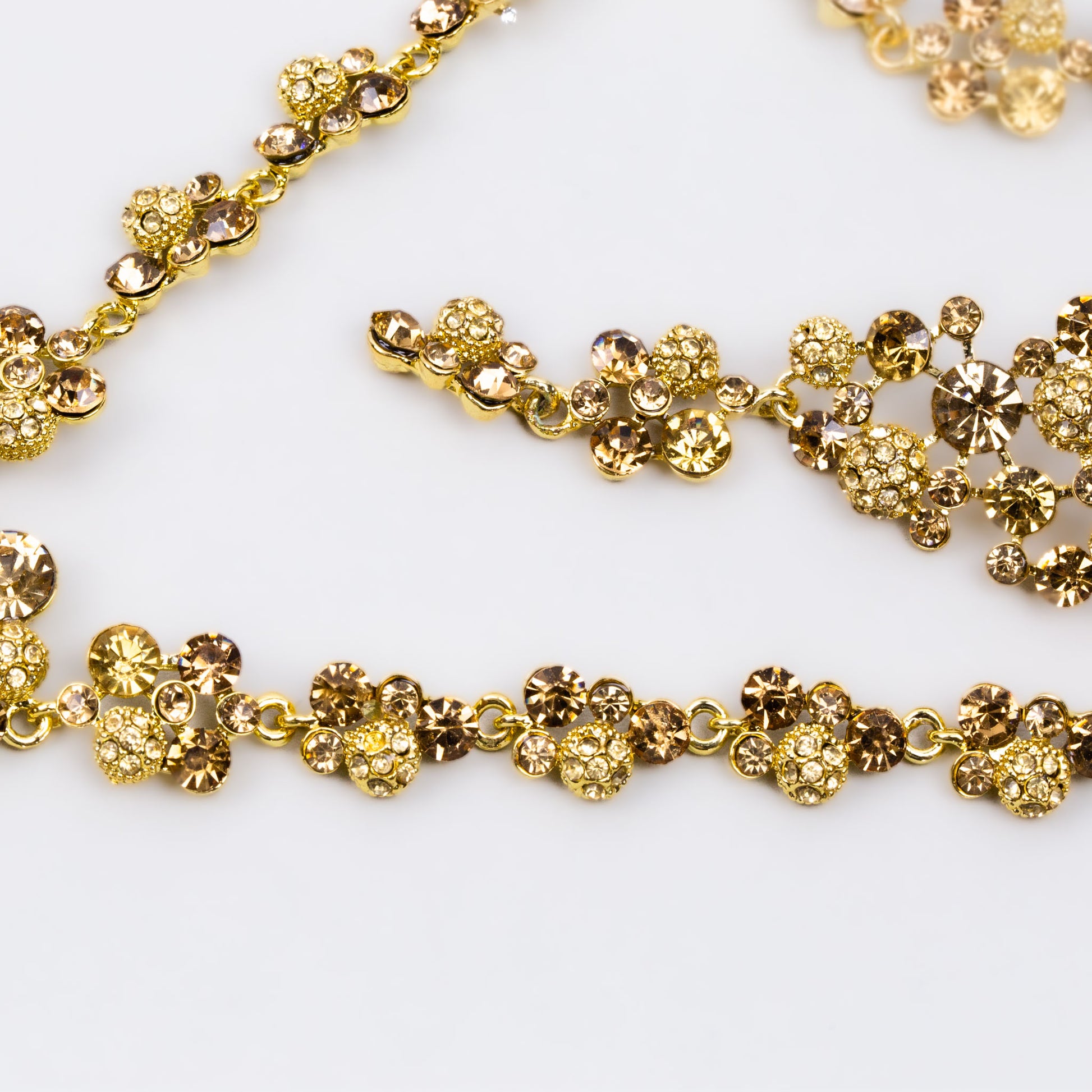 Set colier și cercei cu forme de flori delicate și pietre strălucitoare - Auriu rafinat