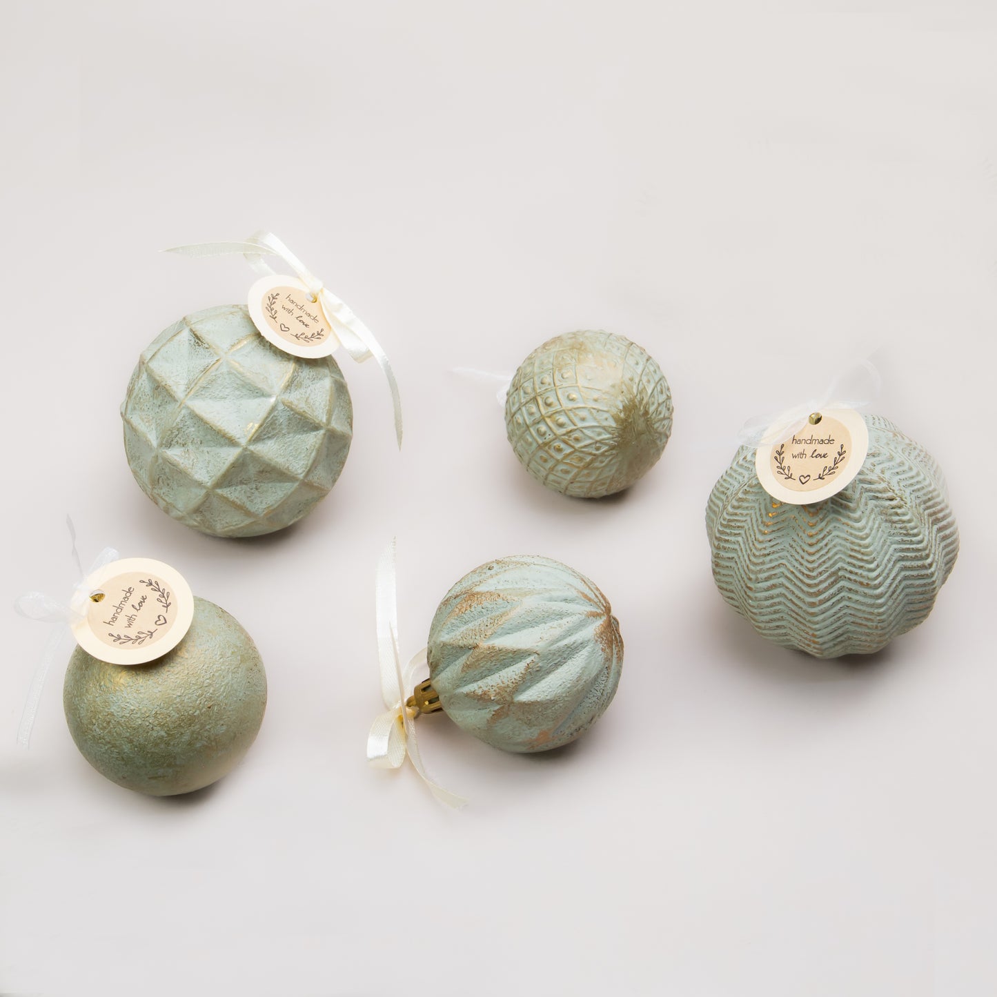Set globuri handmade de Crăciun, cu finisaj vintage, diverse dimensiuni, 5 bucăți - Vintage Evergreen