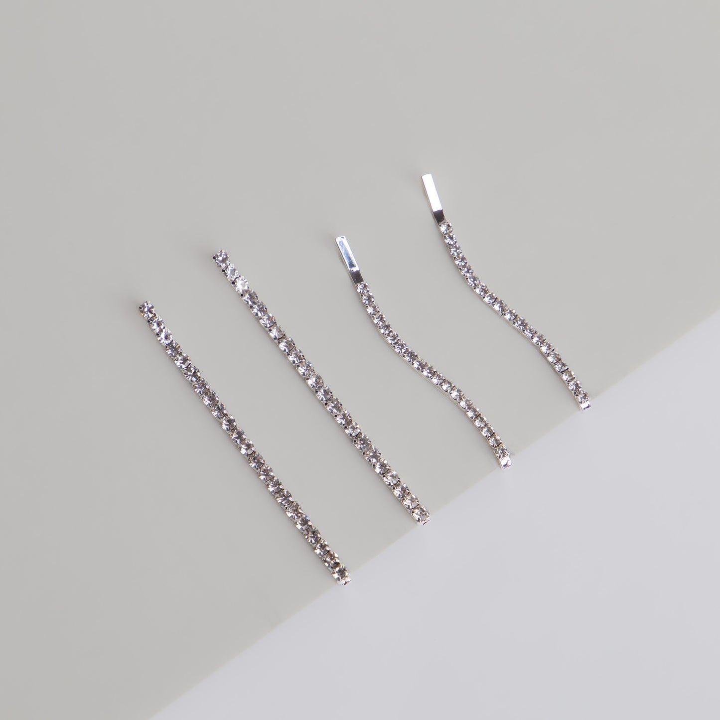 Agrafe de păr elegante cu ștrasuri fine wavy, set 4 - Negru