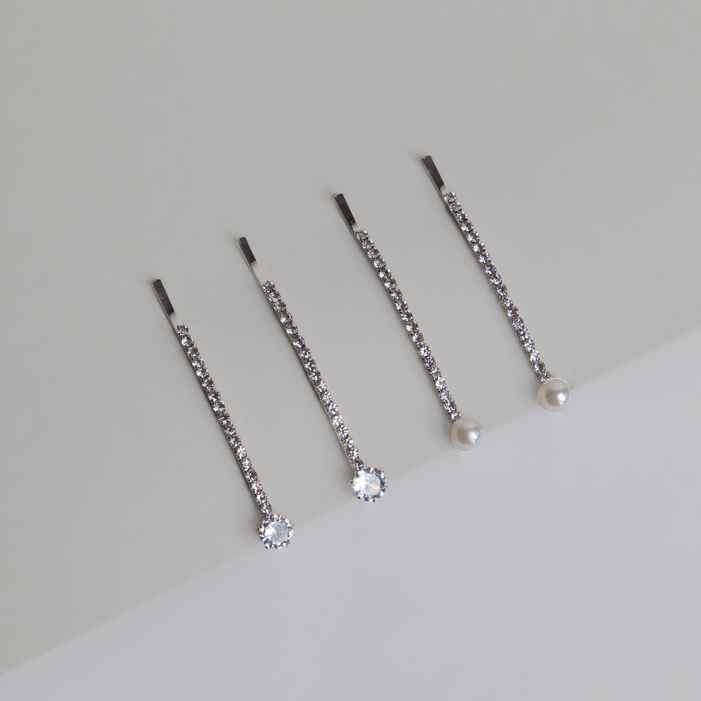 Agrafe de păr elegante cu ștrasuri, perle și pietre, set 4 - Argintiu