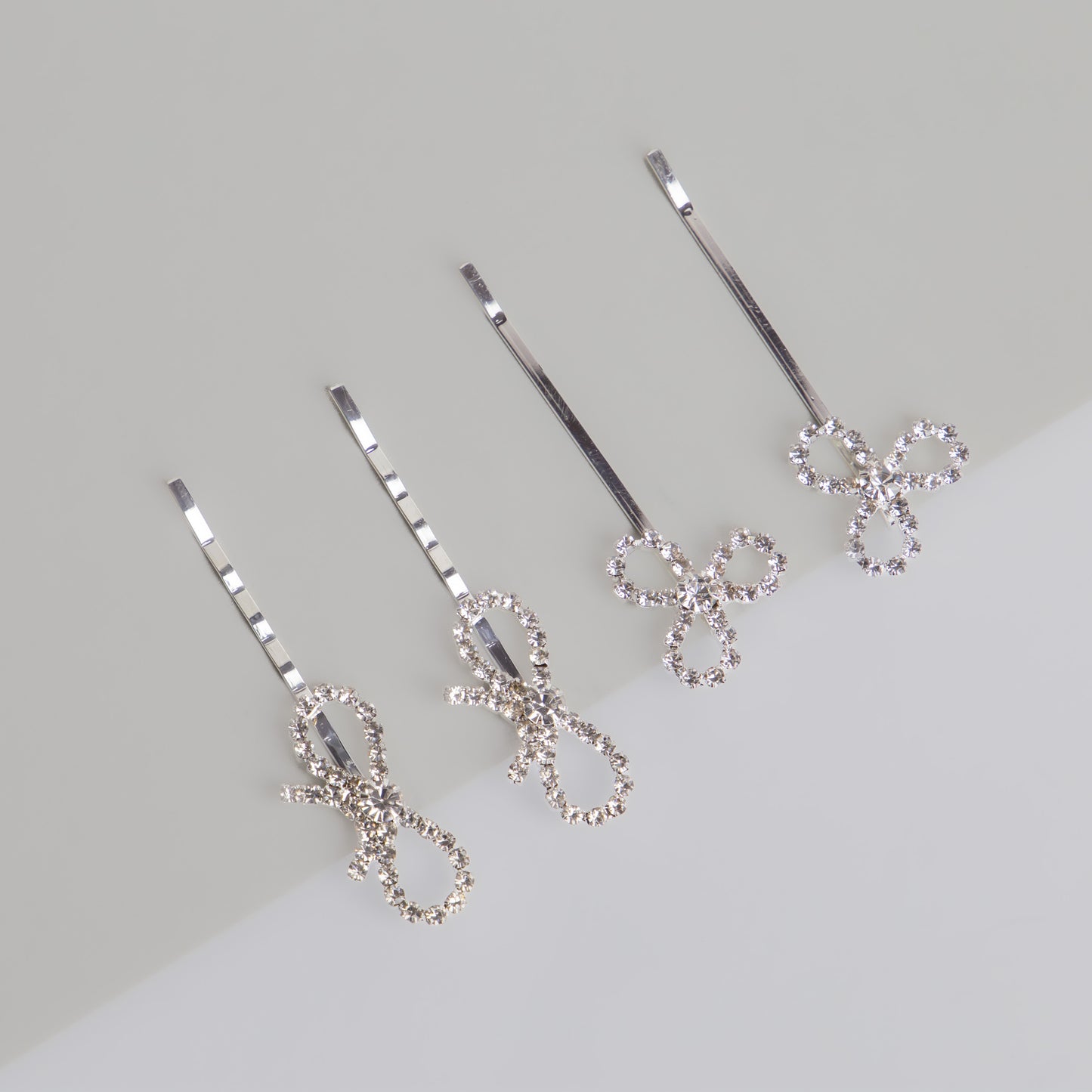 Agrafe de păr rafinate petal ribbon cu ștrasuri, set 4 - Argintiu