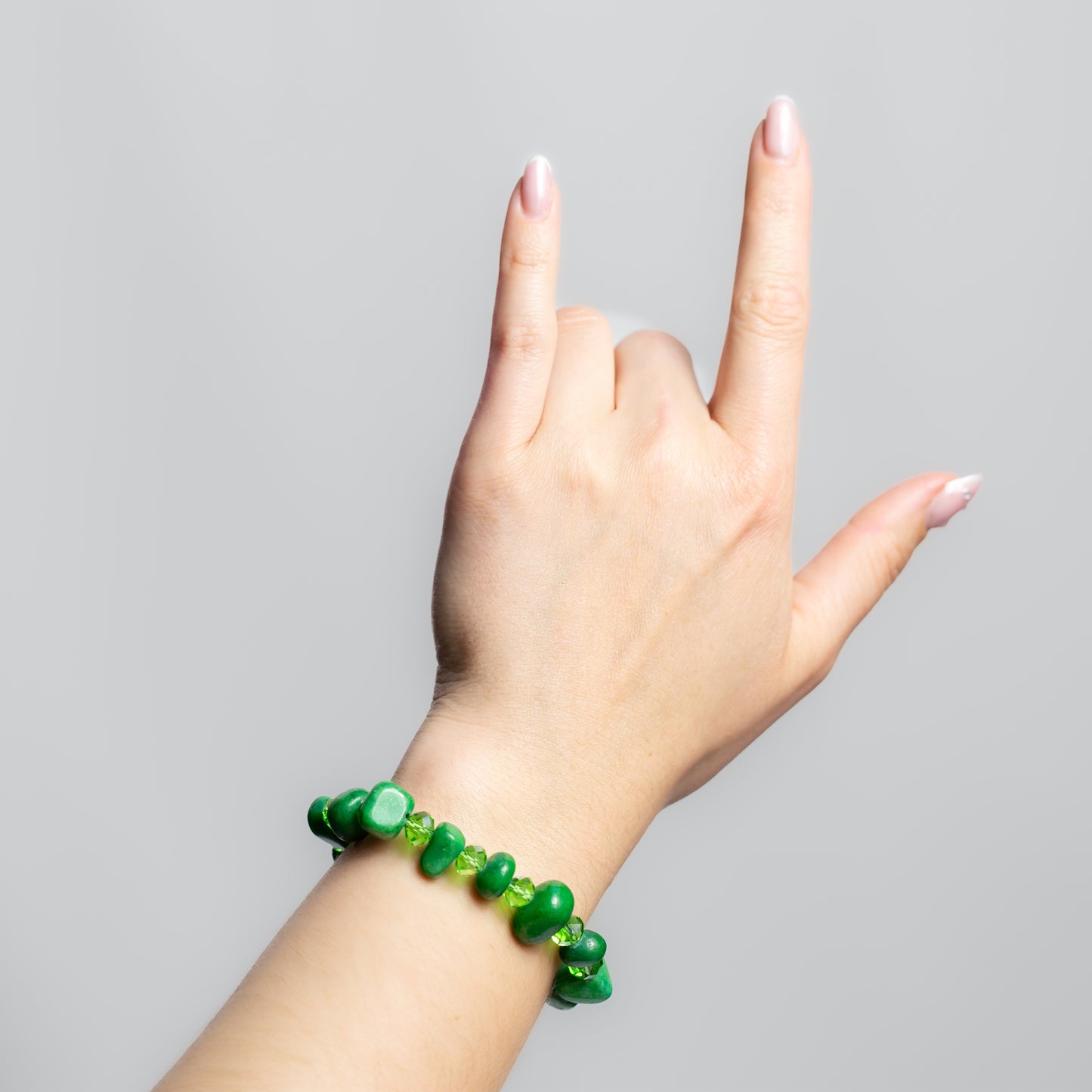 Brățară elastică cu mărgele marmorate și pietre GemFusion - Verde