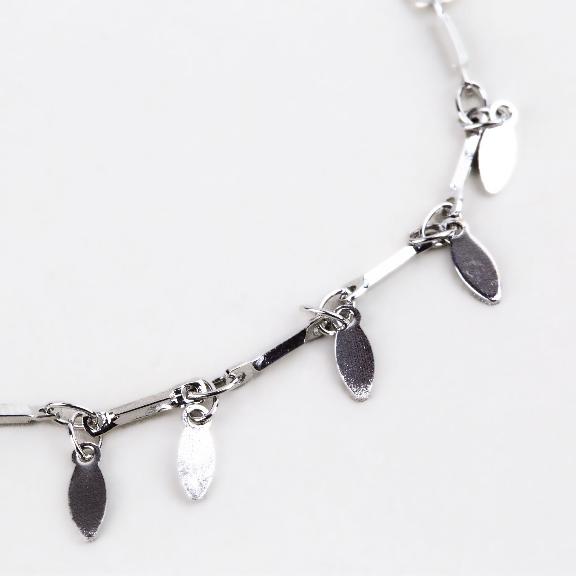 Brățară reglabilă cu lanț fin și charm-uri delicate - Argintiu