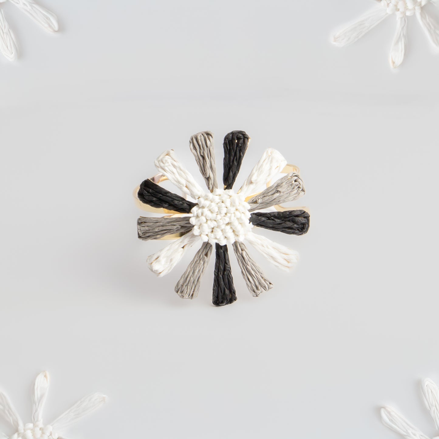 Brățară reglabilă solar flower din ratan - Negru, Alb