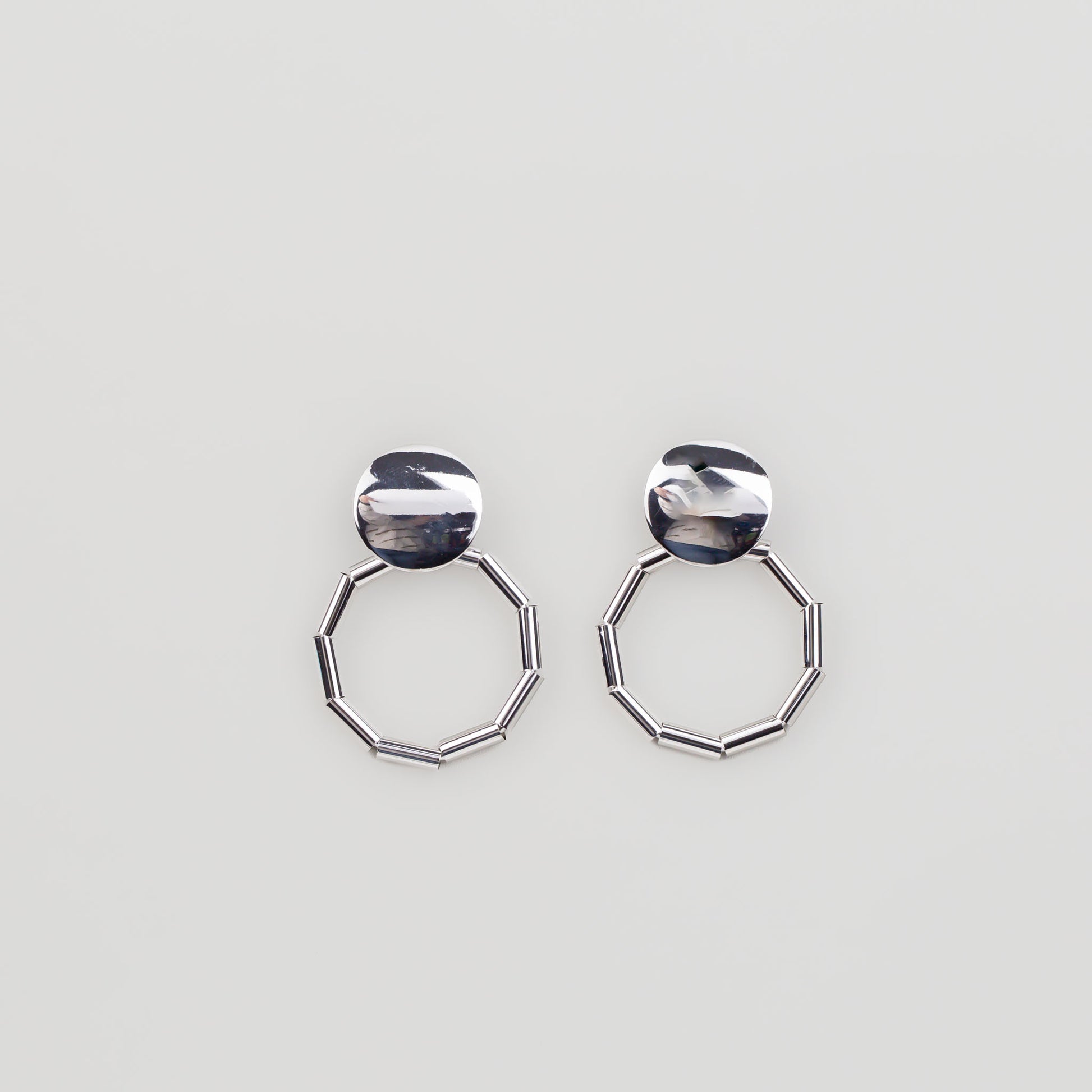 Cercei cu bănuț și cerc secționat - Argintiu