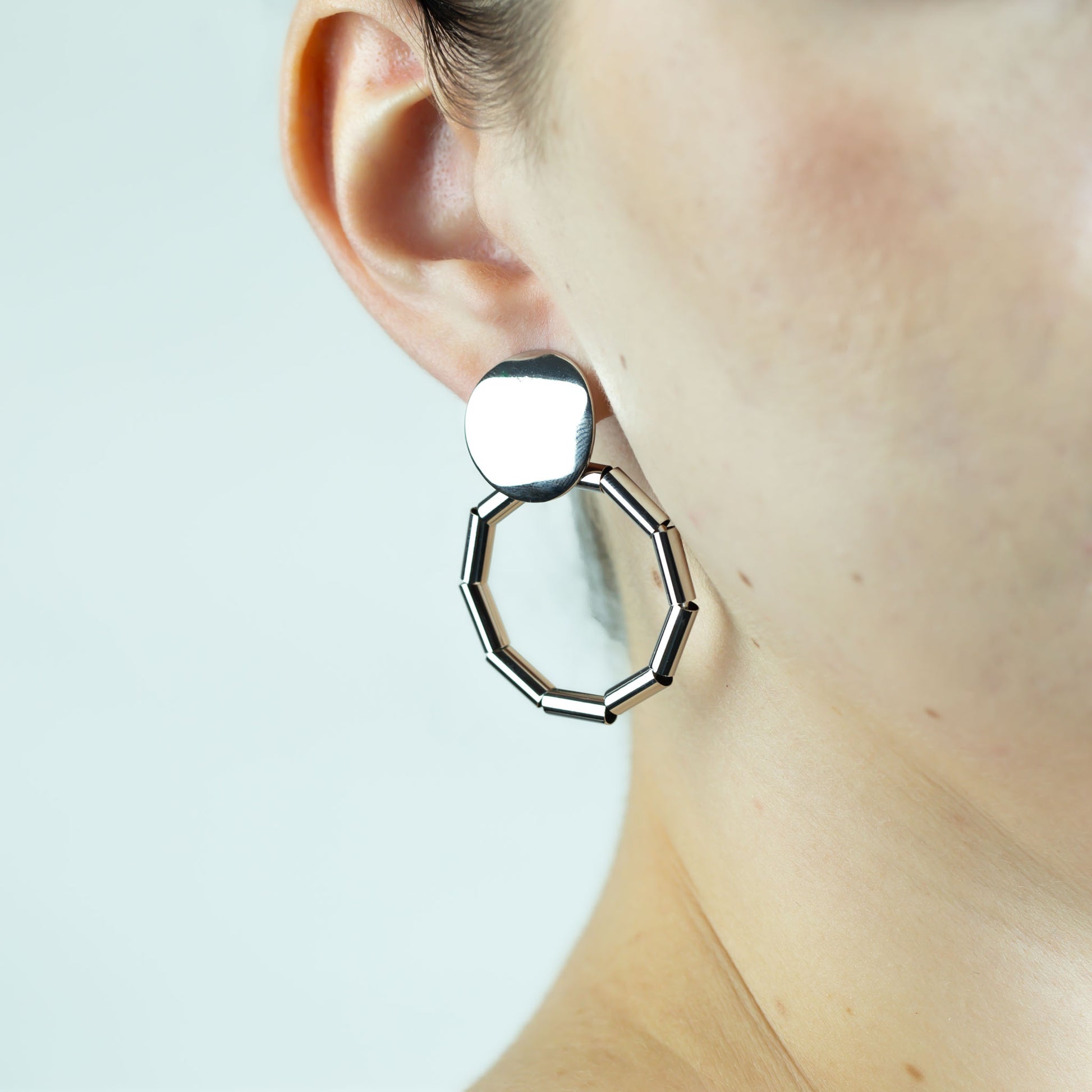 Cercei cu bănuț și cerc secționat - Argintiu