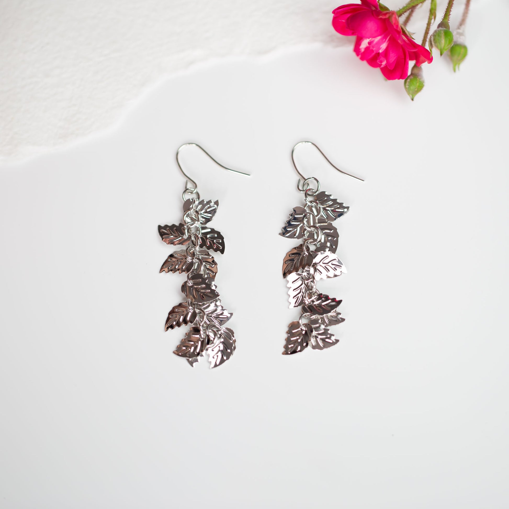 Cercei cu frunzulițe metalice - Argintiu