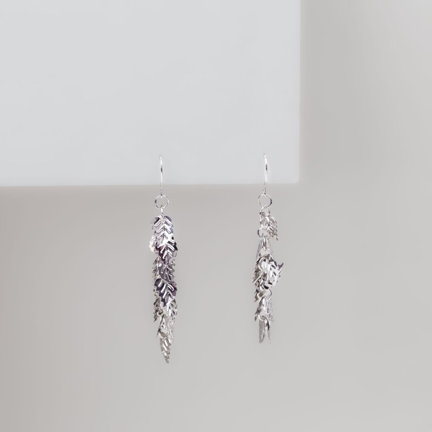 Cercei cu frunzulițe metalice - Argintiu