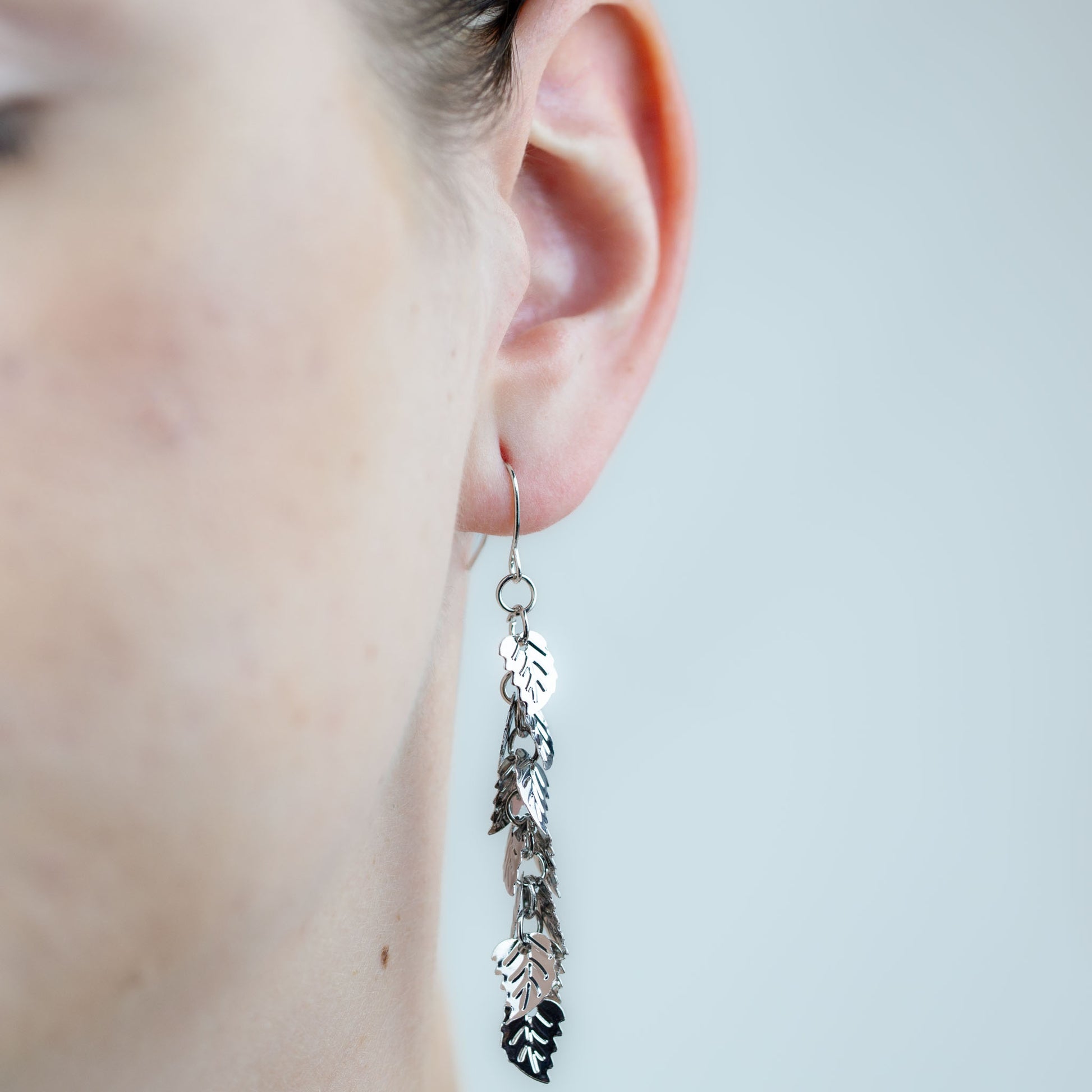 Cercei cu frunzulițe metalice - Argintiu