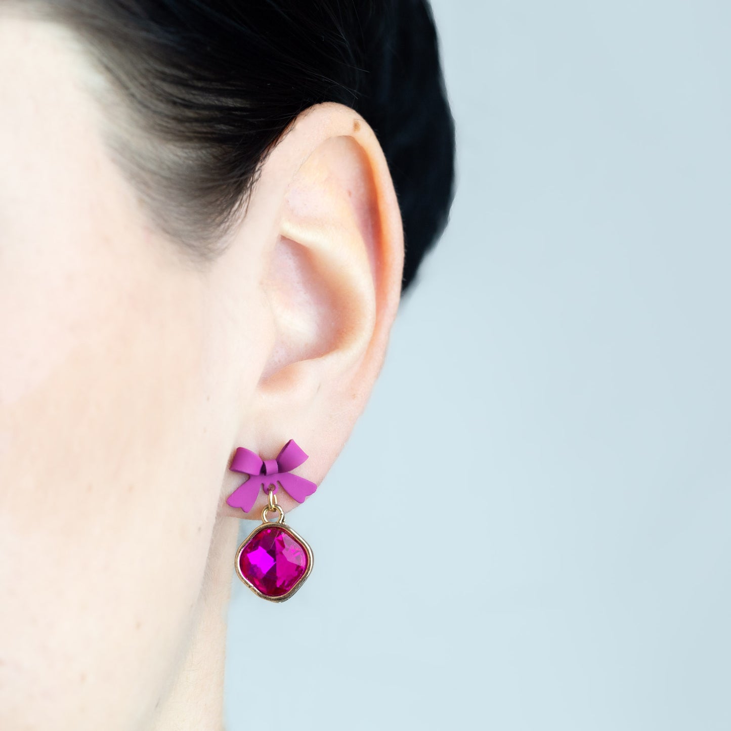 Cercei cu fundiță siliconată și piatră colorată - Magenta