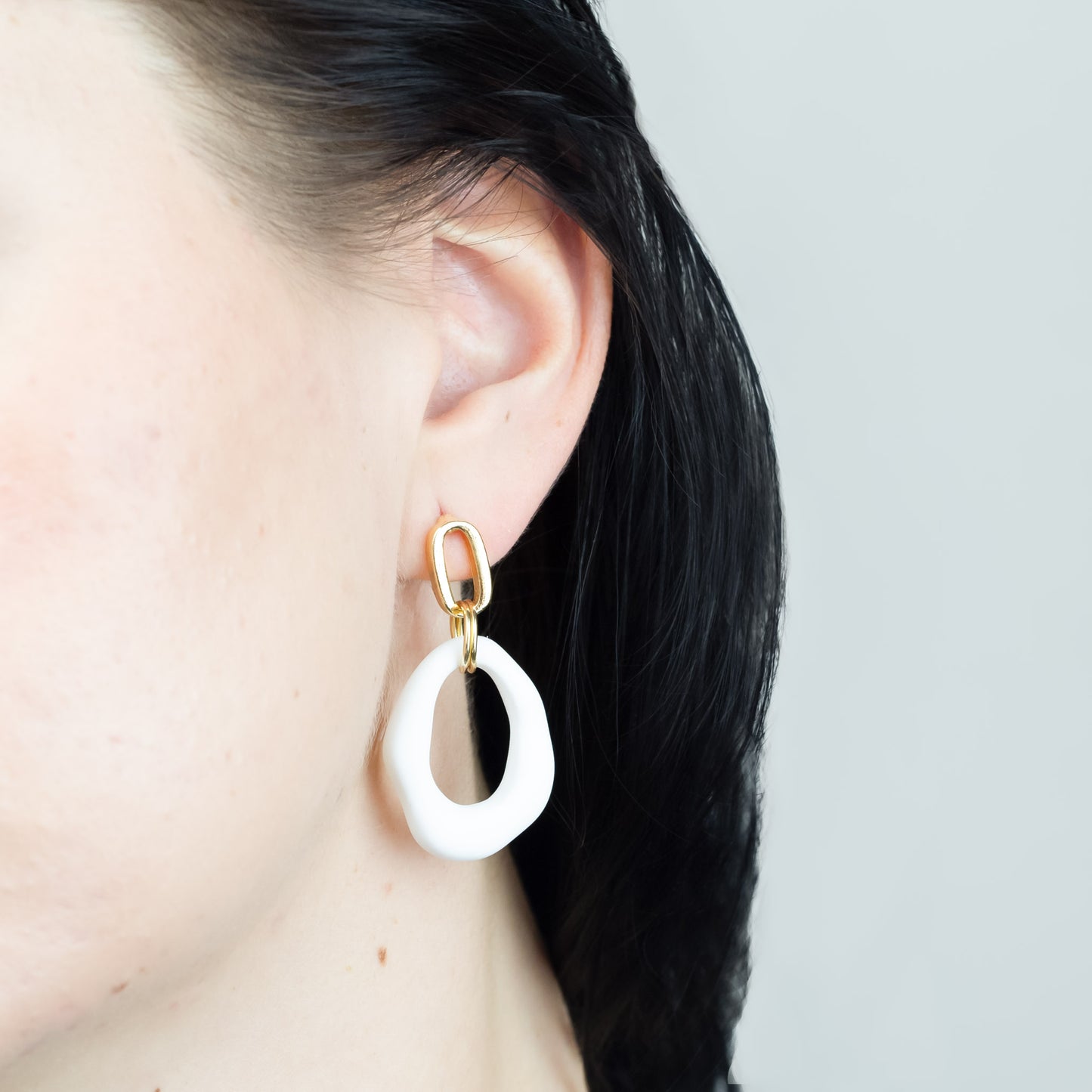 Cercei cu verigă siliconată - Alb