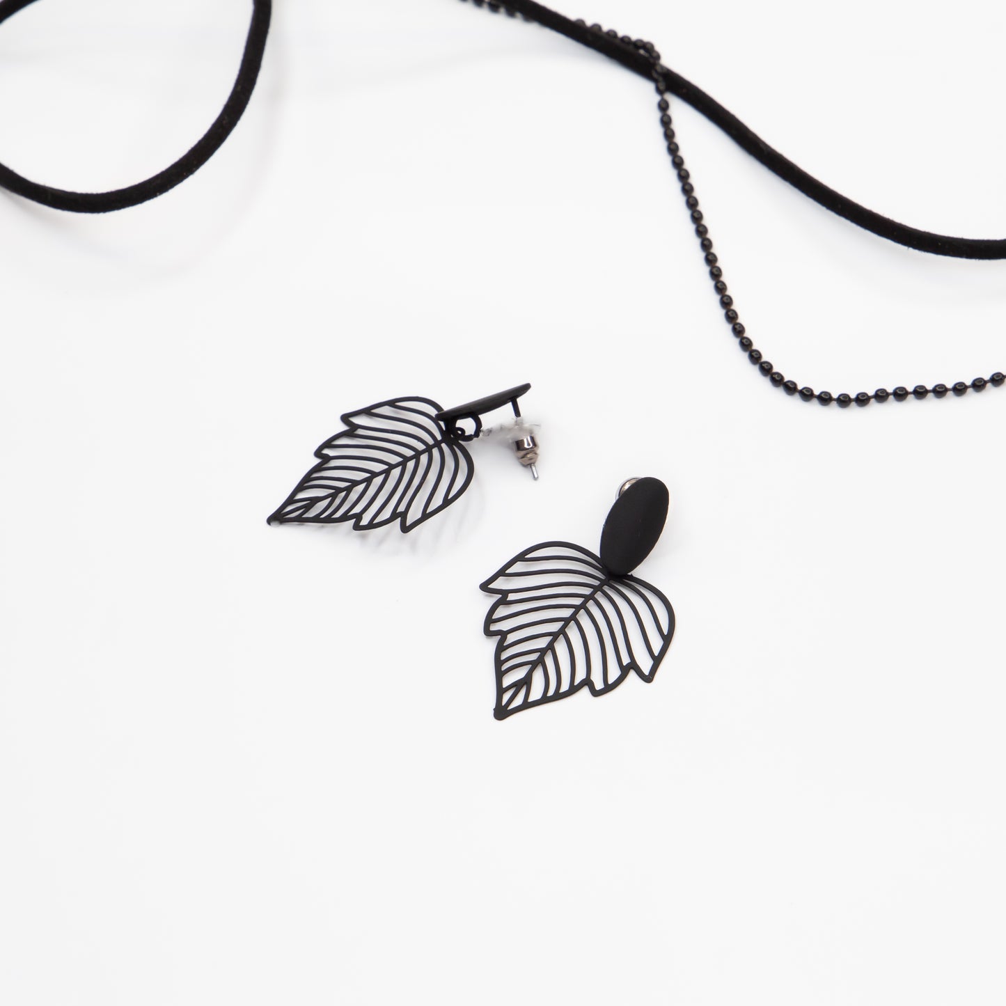 Cercei Delicate Leaf cu textură de silicon - Negru