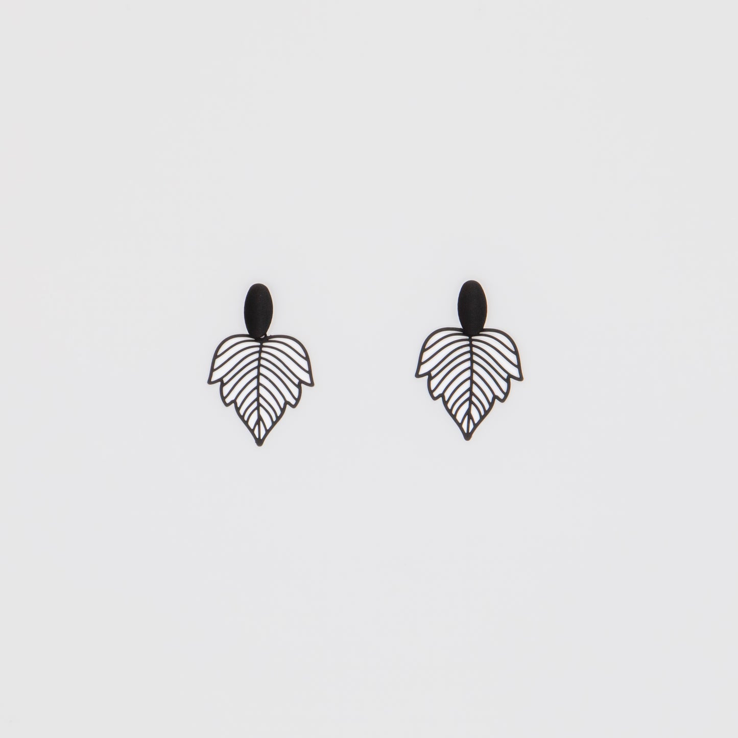 Cercei Delicate Leaf cu textură de silicon - Negru