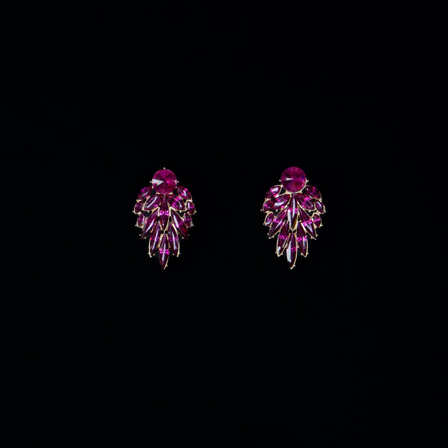 Cercei eleganți cu pietre strălucitoare, Aura de Cristal - Magenta