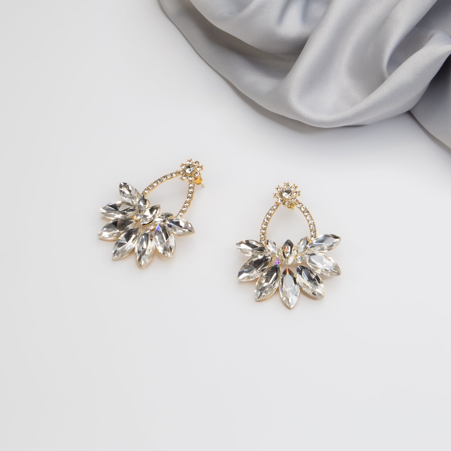 Cercei eleganți cu pietre strălucitoare, Destin Imperial - Strălucitor