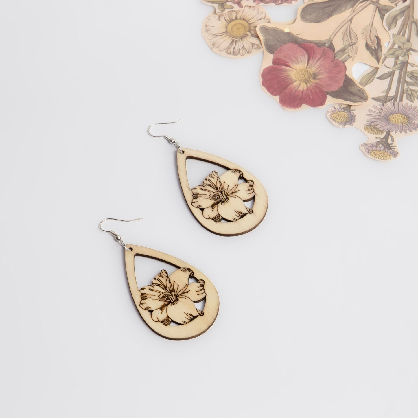 Cercei floral drop ușori din lemn - Bej