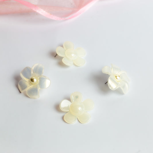Cercei flori bonbon cu perle, set 2 - Alb