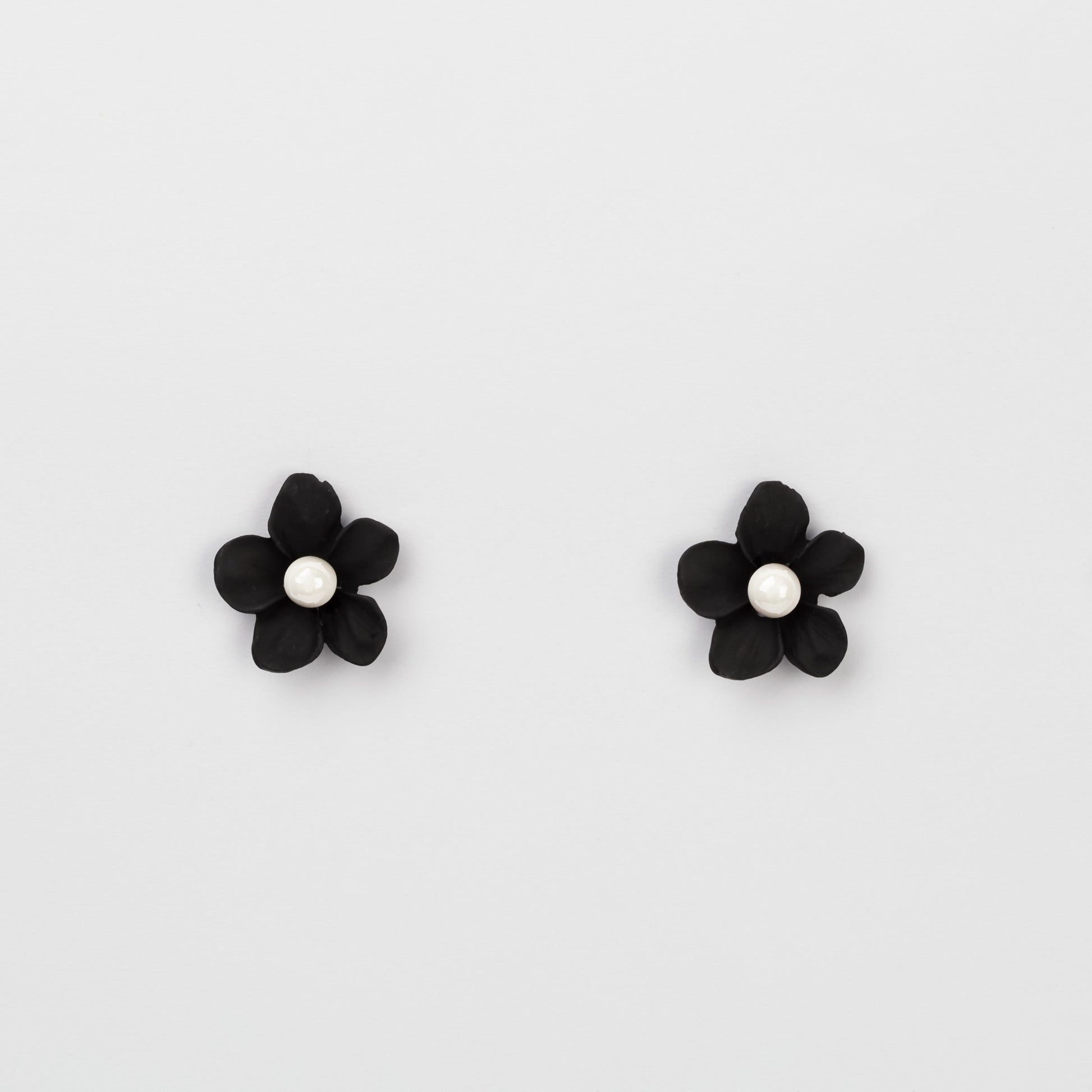 Cercei flori siliconate cu perle, set 2 - Alb, Negru