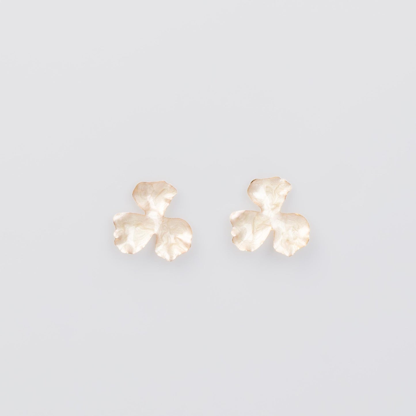 Cercei glossy flori și fluturi, set 3 - Alb Cocos