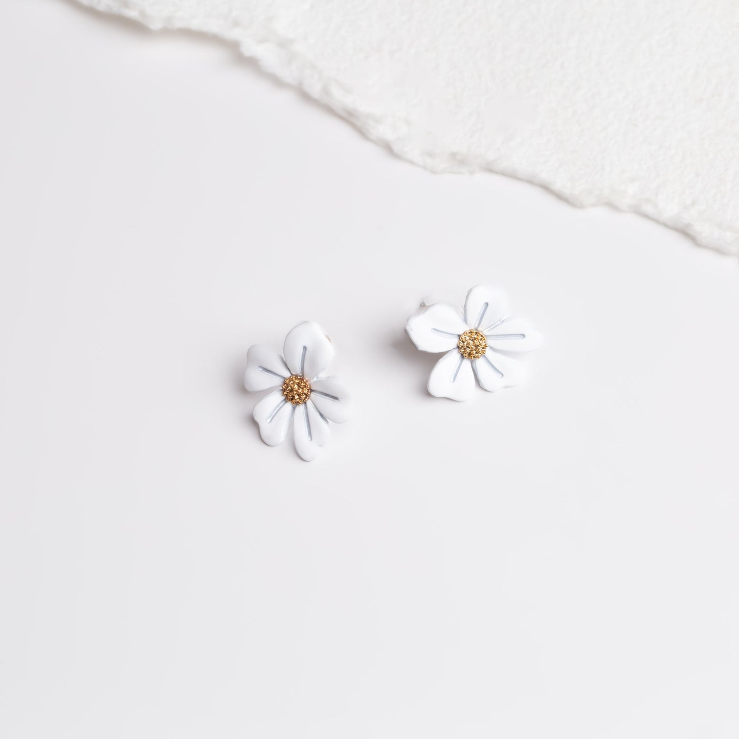 Cercei lovely flower cu textură de silicon - Alb
