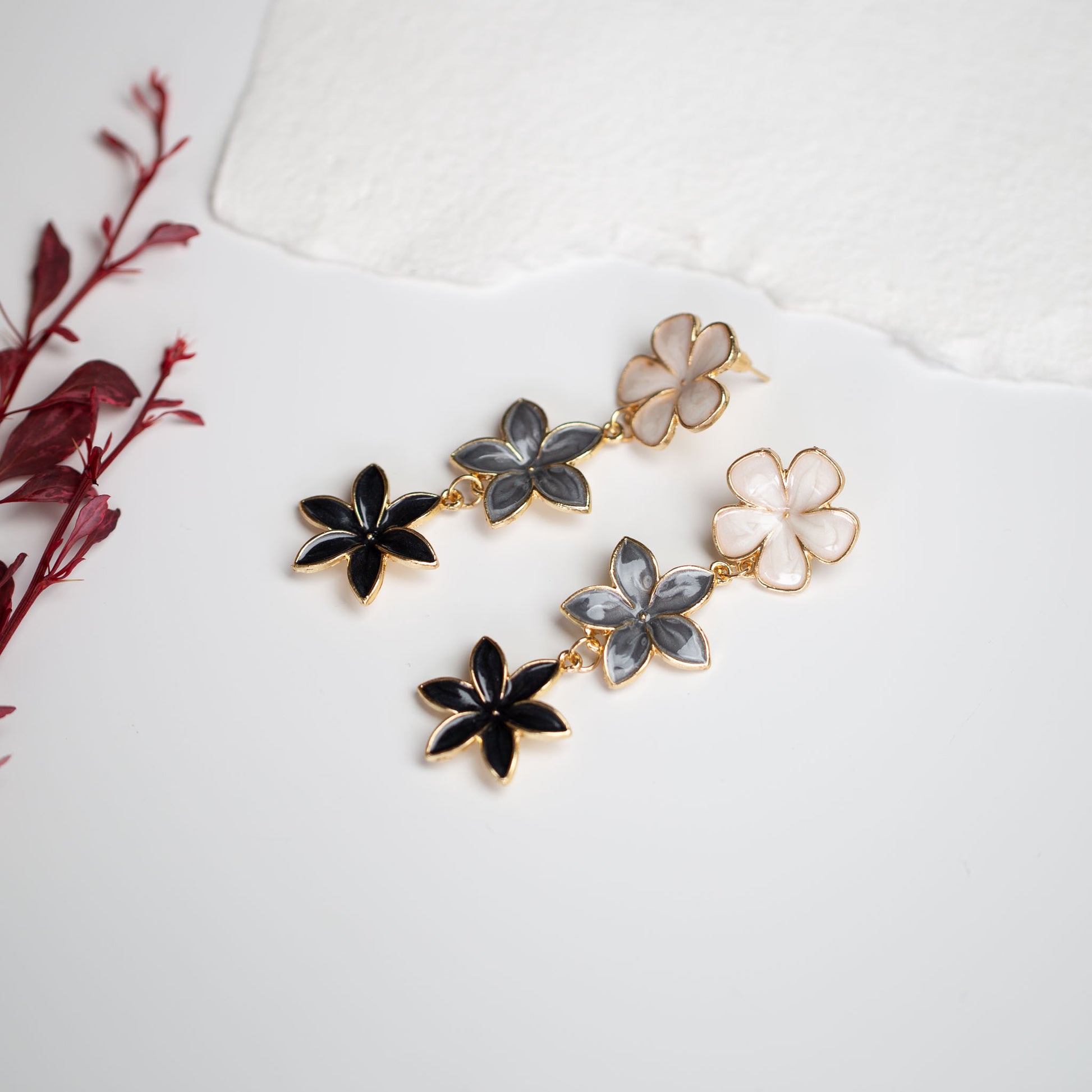 Cercei lungi cu flori delicioase și textură glossy - Serious B*Tch Mix