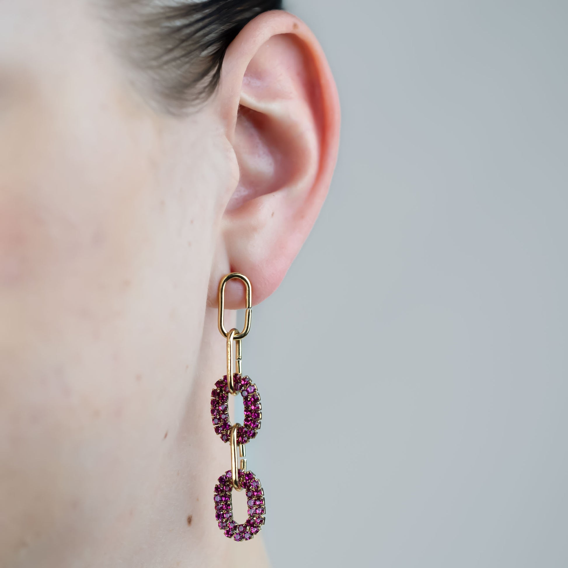 Cercei lungi cu zale aurii și ștrasuri colorate - Magenta