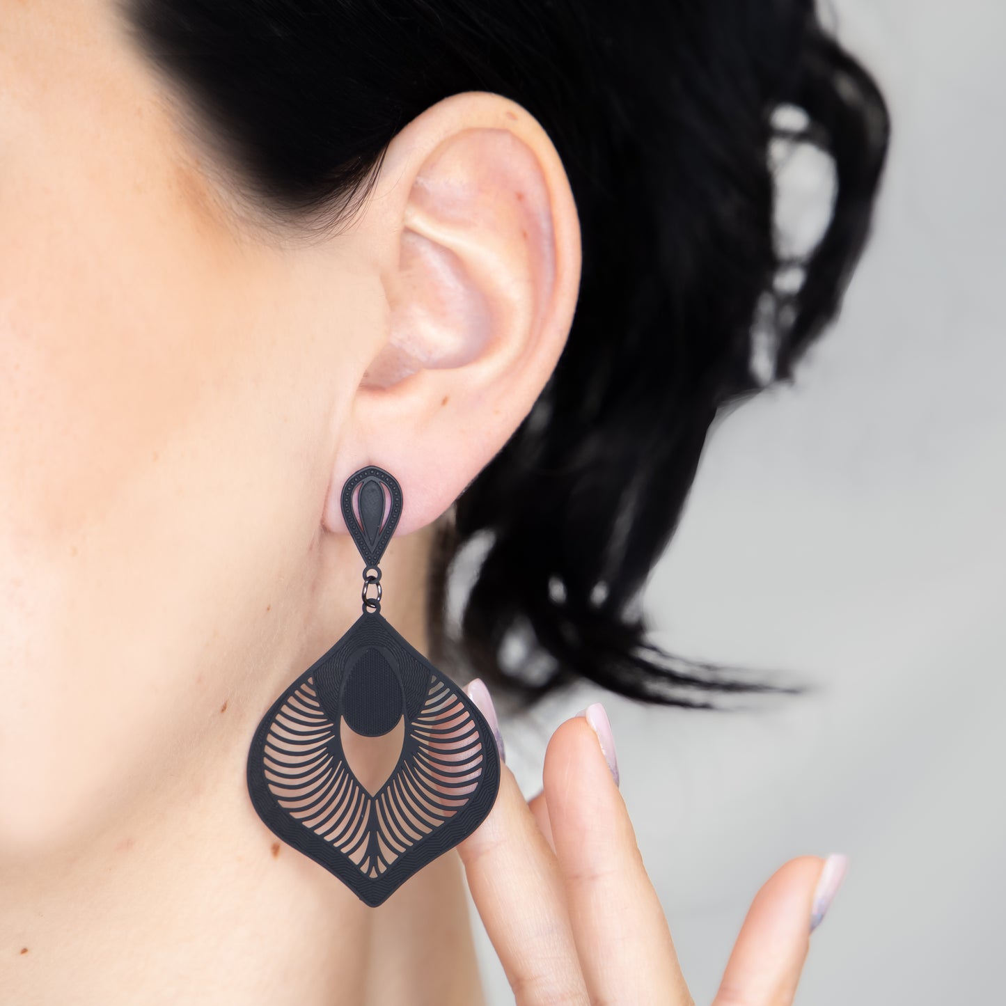 Cercei lungi eleganți Antique Fantasy cu textură de silicon - Negru