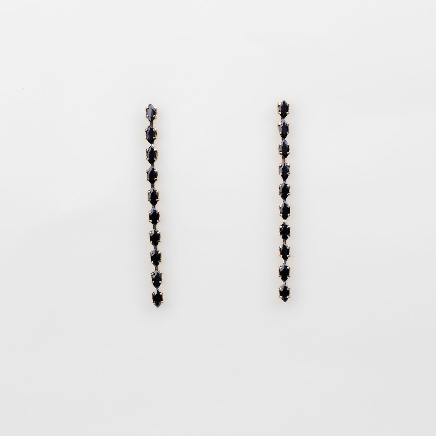 Cercei lungi eleganți cu pietre, finuți și ușori - Negru