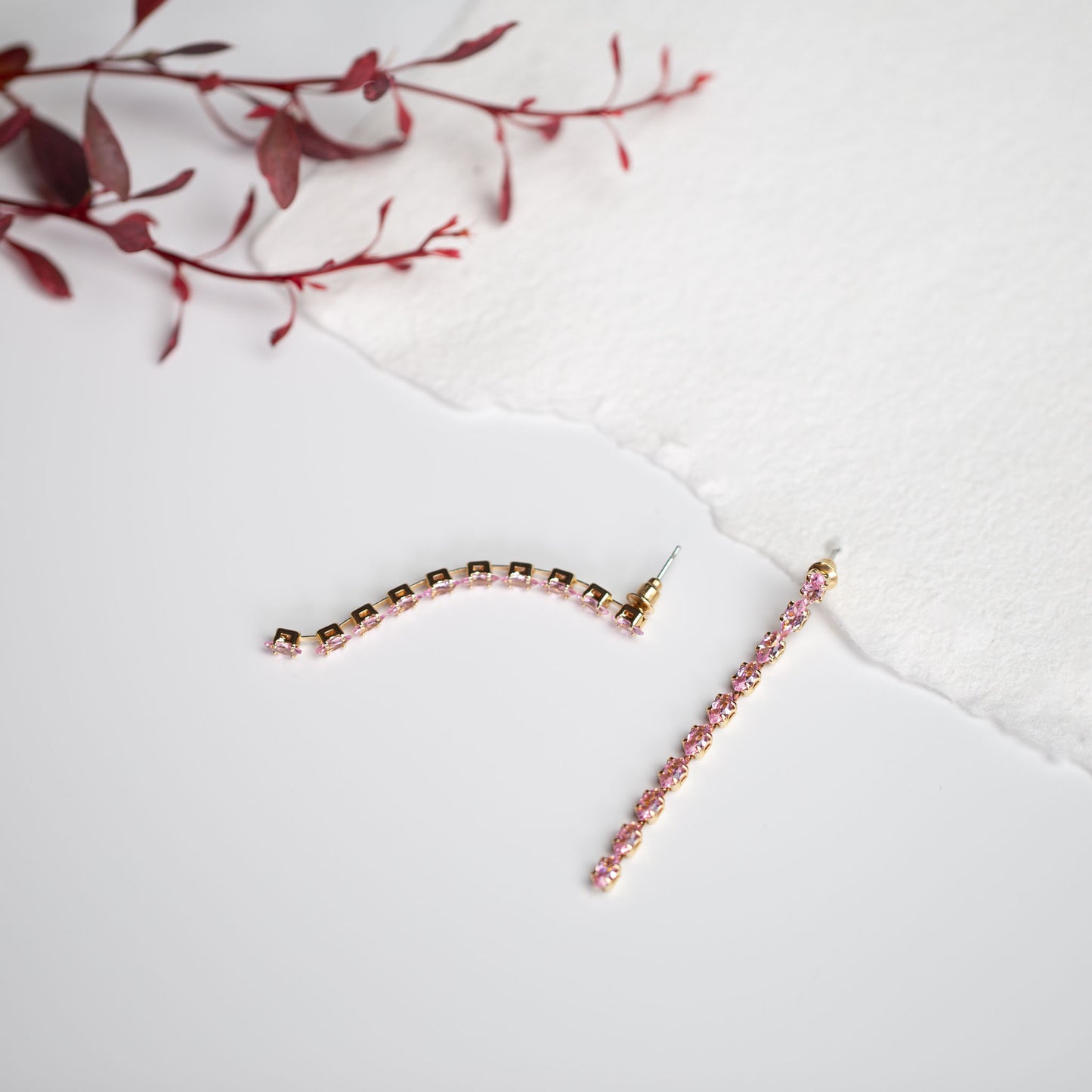 Cercei lungi eleganți cu pietre, finuți și ușori - Roz