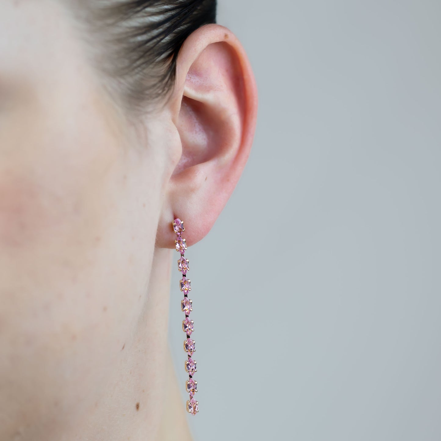 Cercei lungi eleganți cu pietre, finuți și ușori - Roz