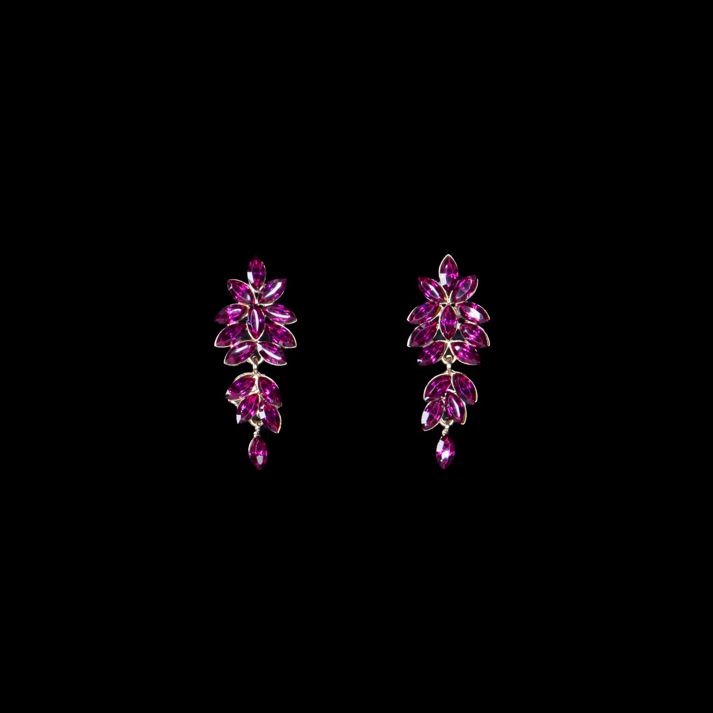 Cercei lungi eleganți cu pietre stilate, Petale de Lumină - Magenta
