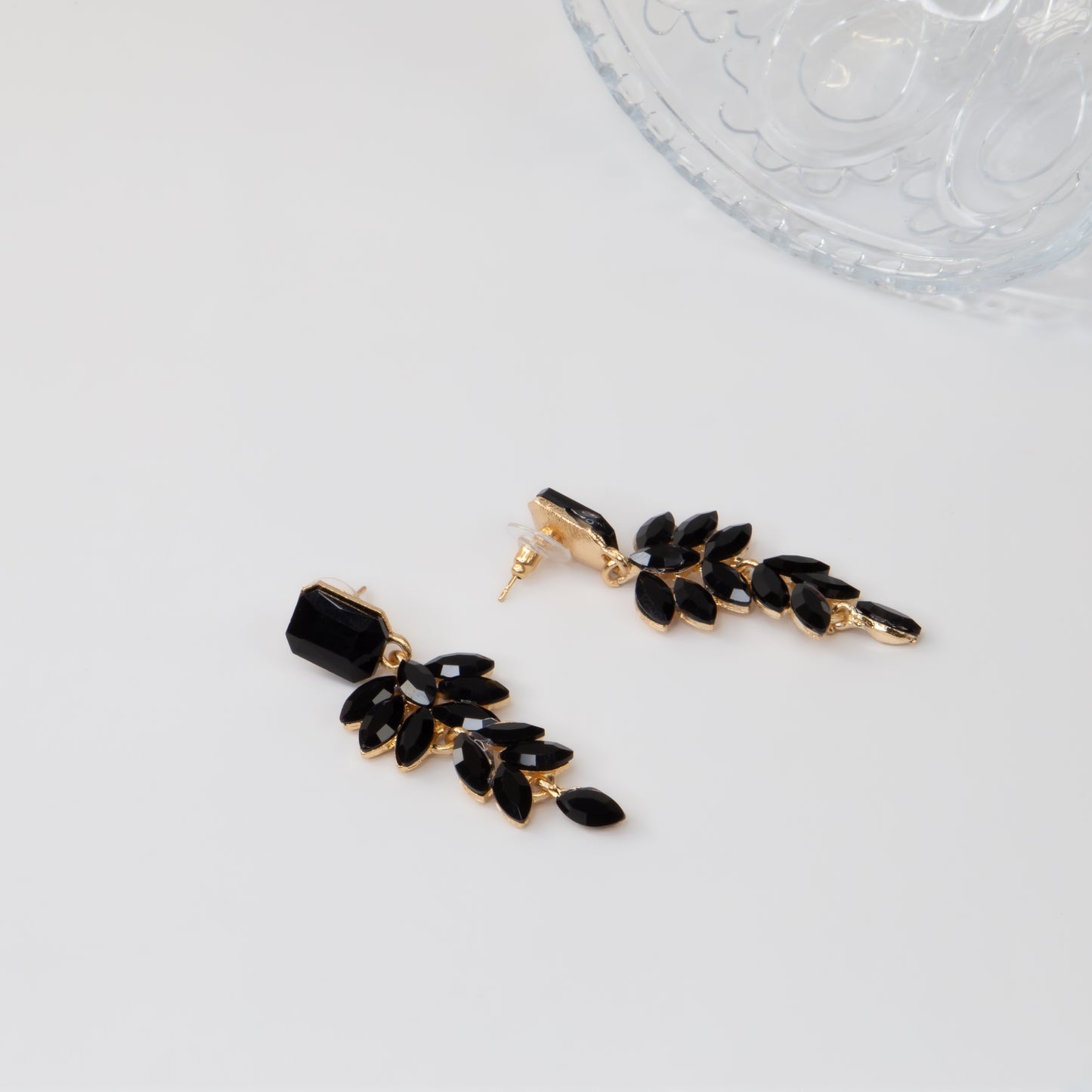 Cercei lungi eleganți cu pietre strălucitoare, Shimmering Leaf - Negru