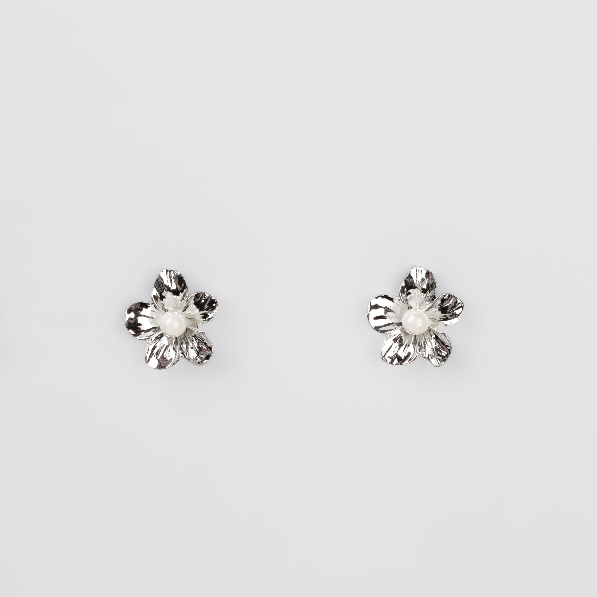 Cercei metalici flori delicați cu perle, set 3