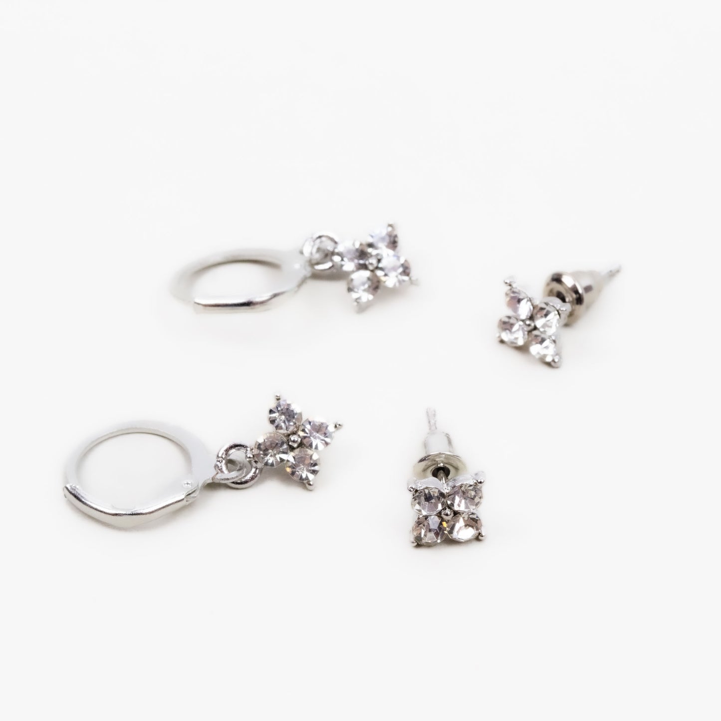 Cercei mici cu pietre strălucitoare delicate, set 2 perechi - Argintiu