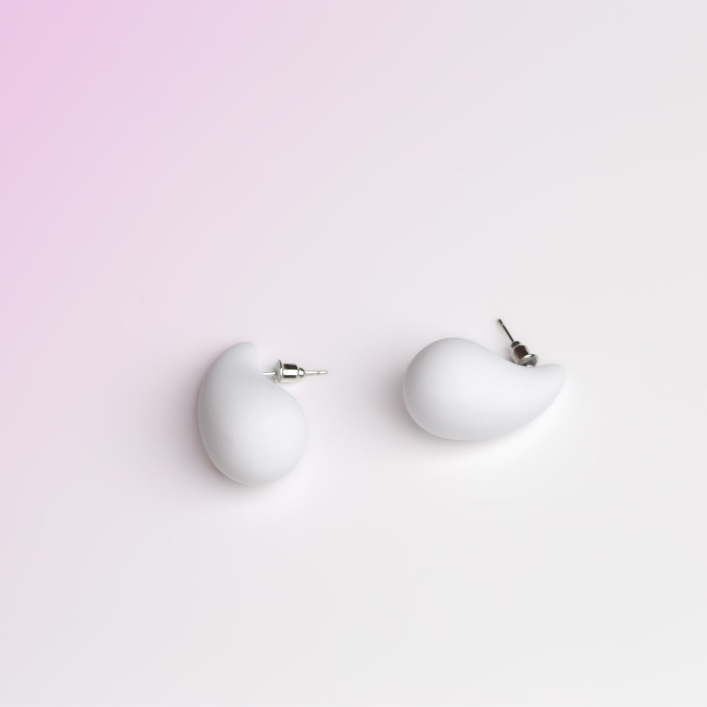 Cercei mochi cu textură de silicon - Alb
