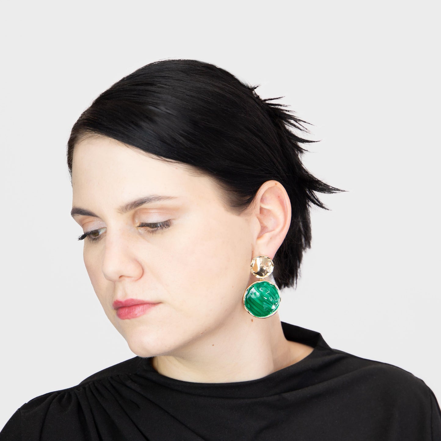 Cercei reliefați glossy cu accent - Verde