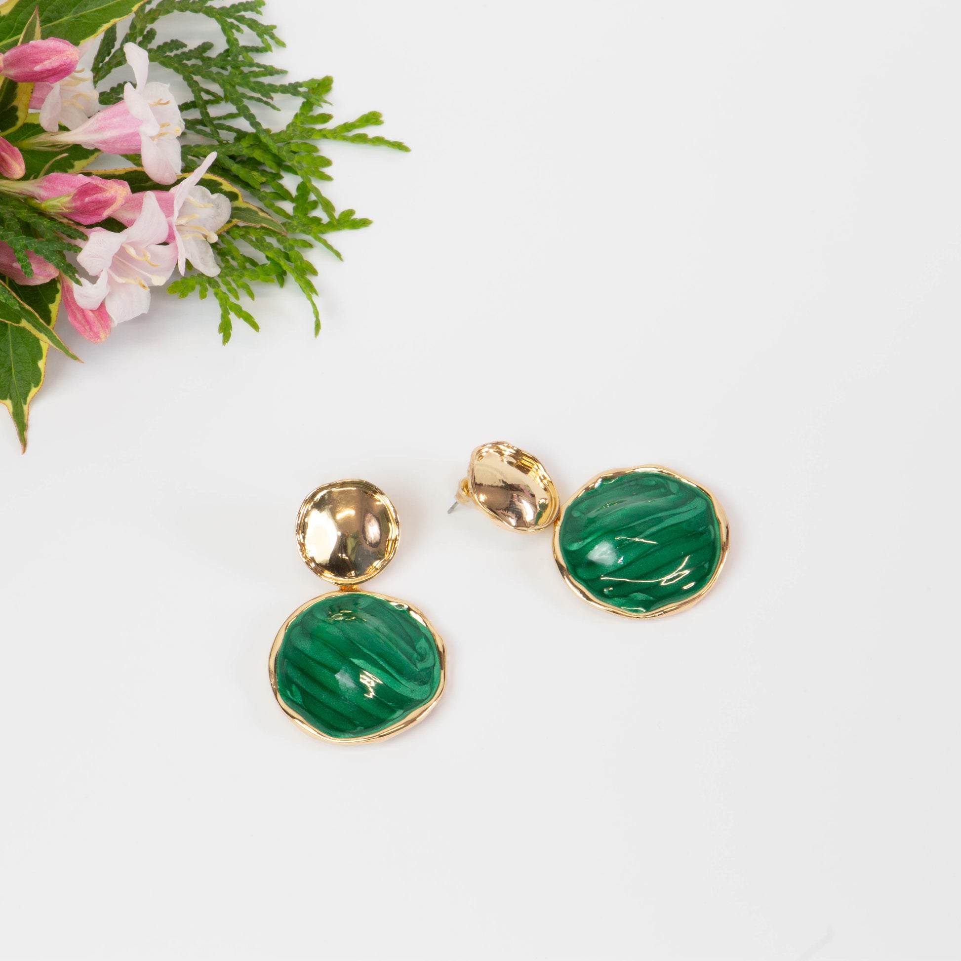 Cercei reliefați glossy cu accent - Verde