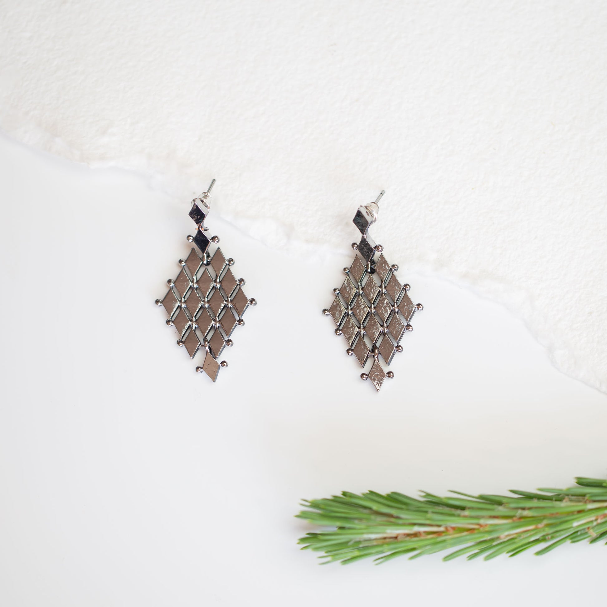 Cercei rombia cu secțiuni romb - Gri Cromat