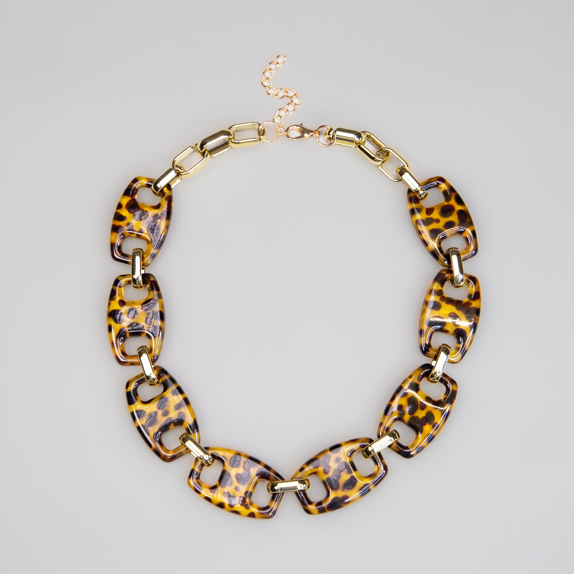 Colier cu elemente ovale și animal print Golden Safari - Maro