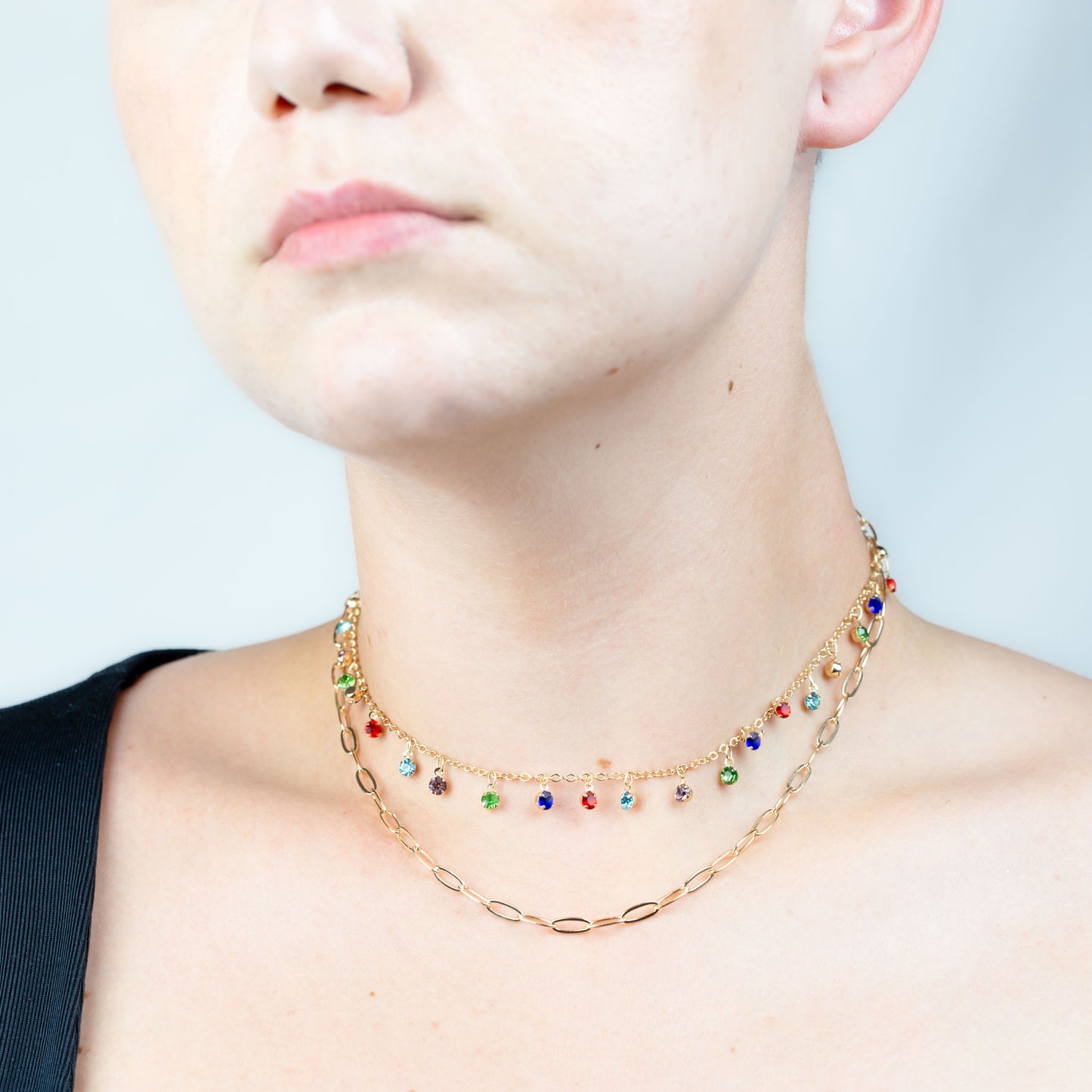 Colier dublu cu lanțuri și pietre colorate