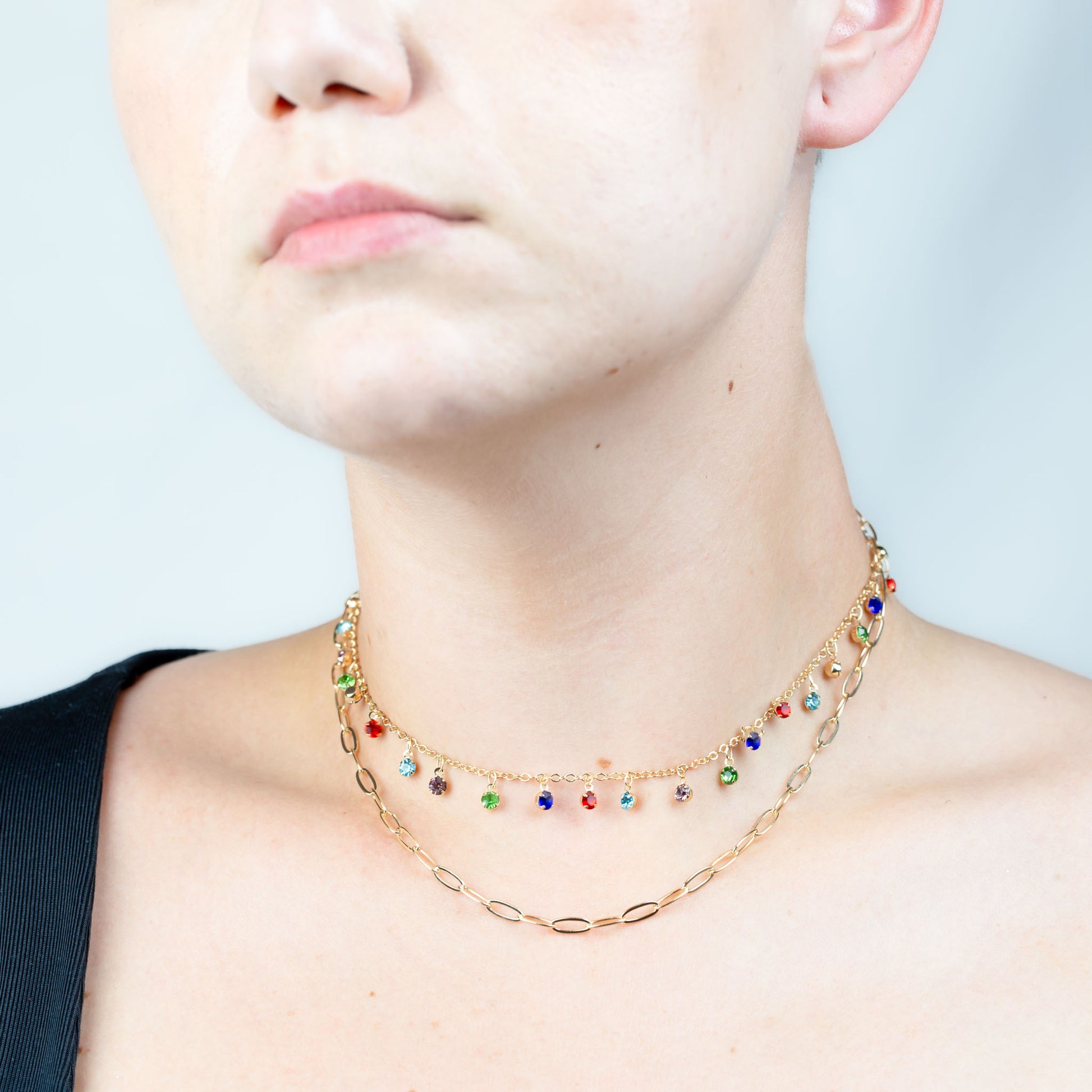 Colier dublu cu lanțuri și pietre colorate