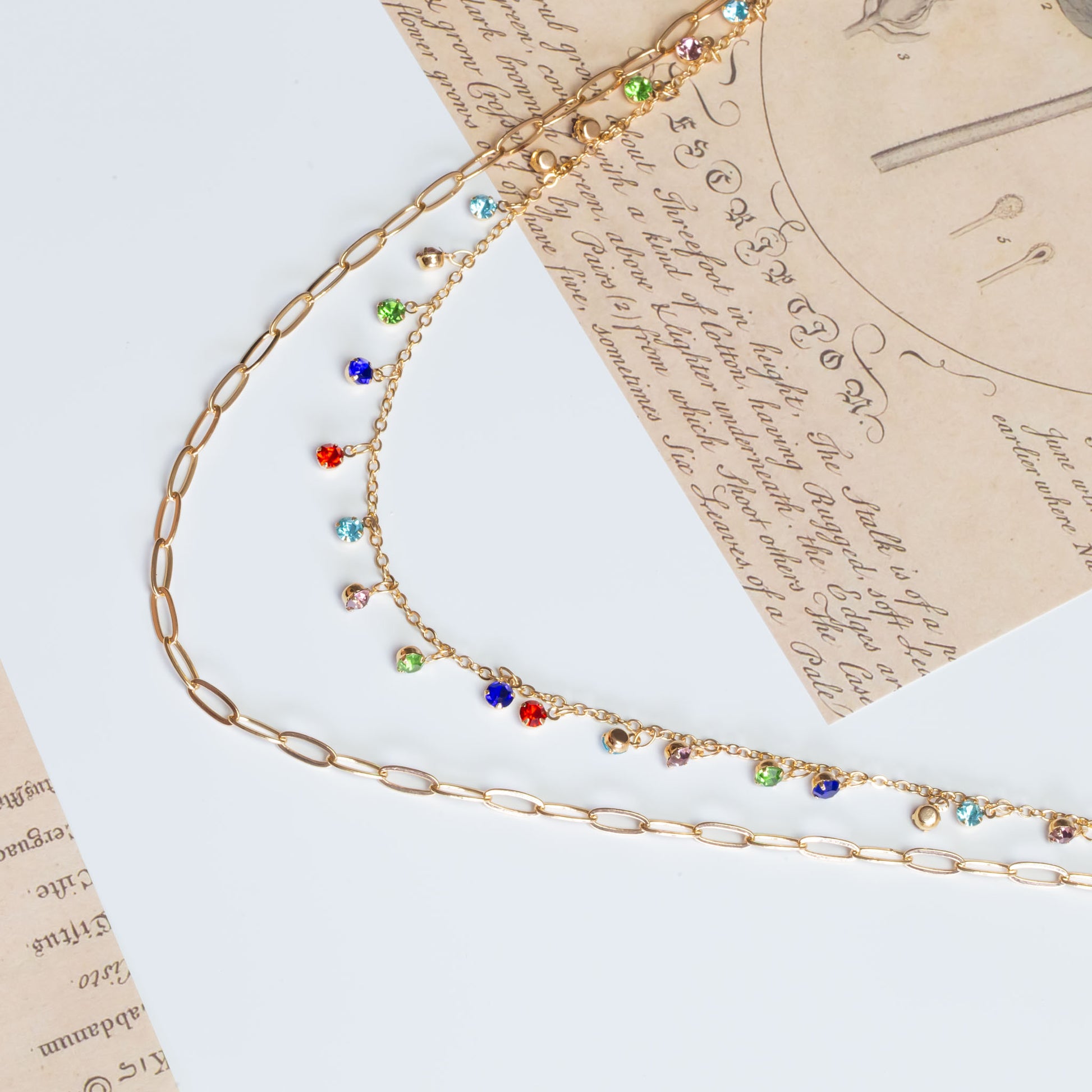 Colier dublu cu lanțuri și pietre colorate